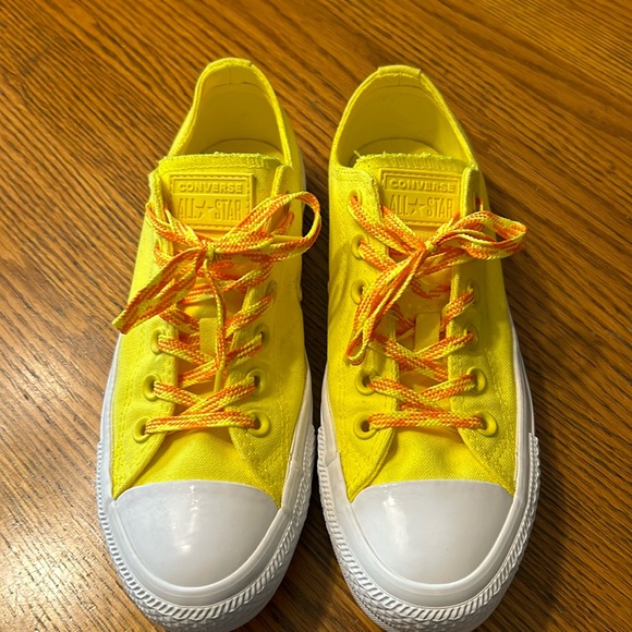 Converse Shoes - Excellent Condition! Converse 7.5 All Stars